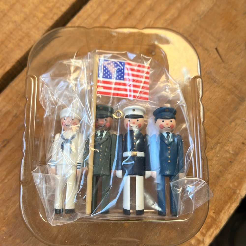 Hallmark vintage Military on parade ornament